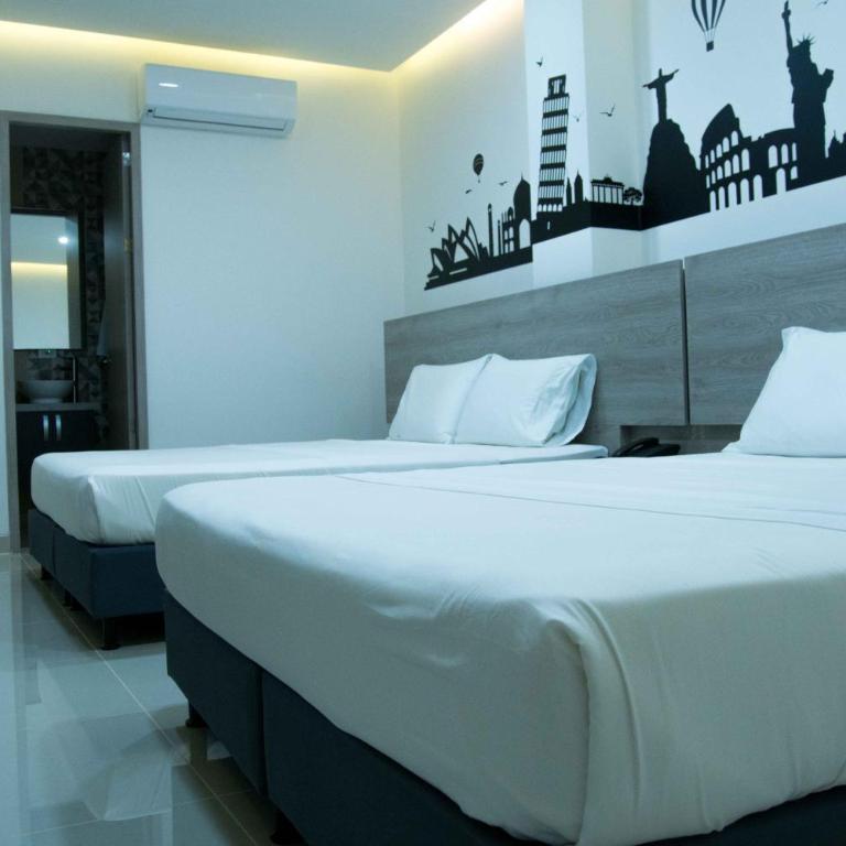 Hotel Anglo - Deluxe Double Room with Two Double Beds - 1