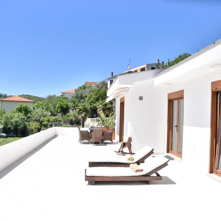 Apartments Secret Garden - Two-Bedroom Apartment - 10