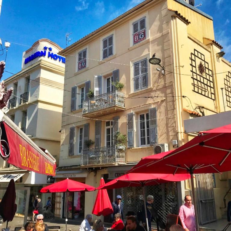 Balcony in Heart of pedestrian centre of Old Antibes - Apartment with Balcony - 10