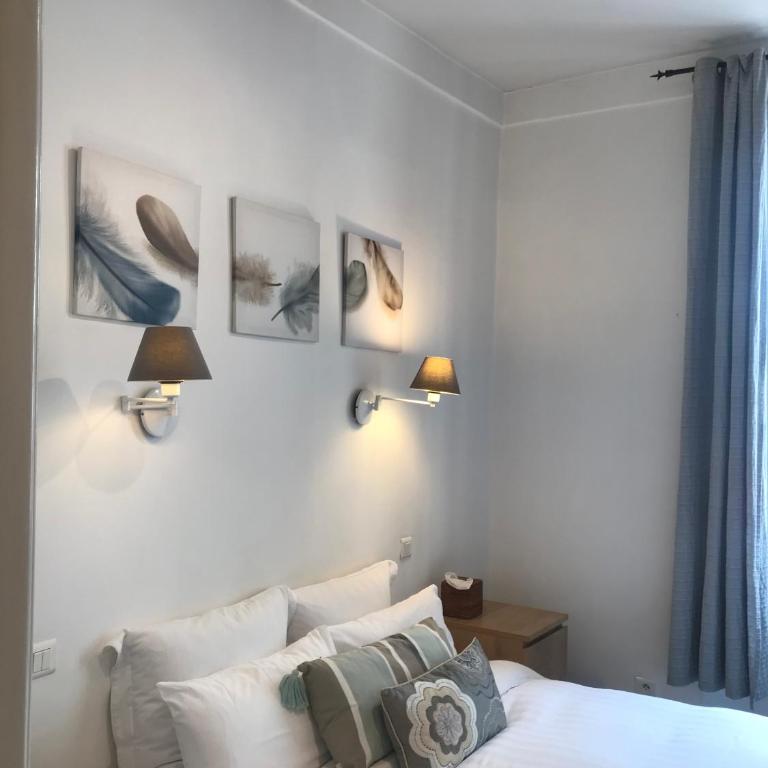 Balcony in Heart of pedestrian centre of Old Antibes - Apartment with Balcony - 15