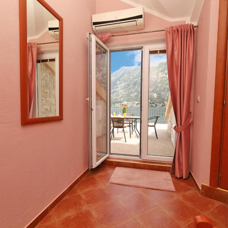Apartments Jankovic - One-Bedroom Apartment with Terrace and Sea View - 10