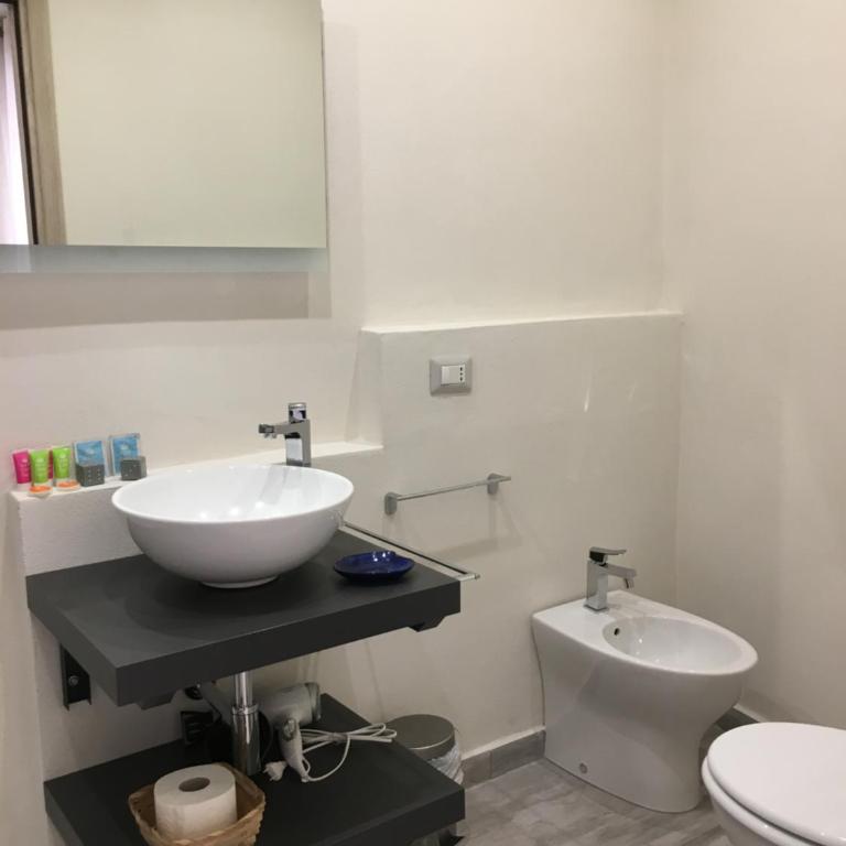 Dimora Conte - Camera Matrimoniale con Bagno Privato - 10