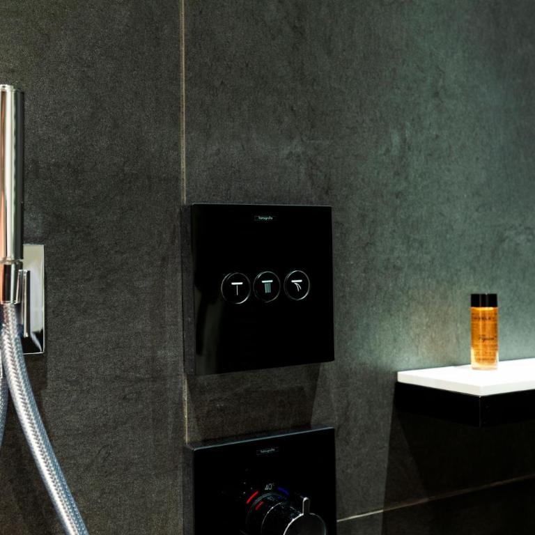 Amadomus Luxury Suites - Camera Matrimoniale Deluxe - 3