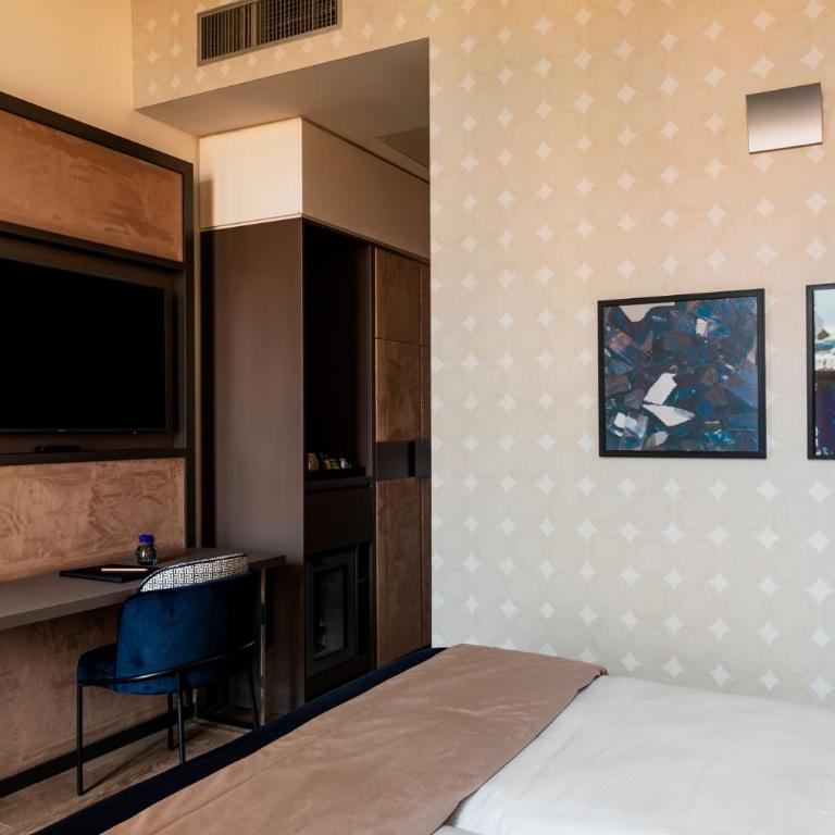 Amadomus Luxury Suites - Camera Matrimoniale Superior - 4