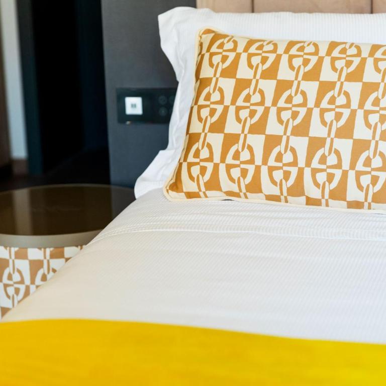 Amadomus Luxury Suites - Camera Familiare Deluxe - 1