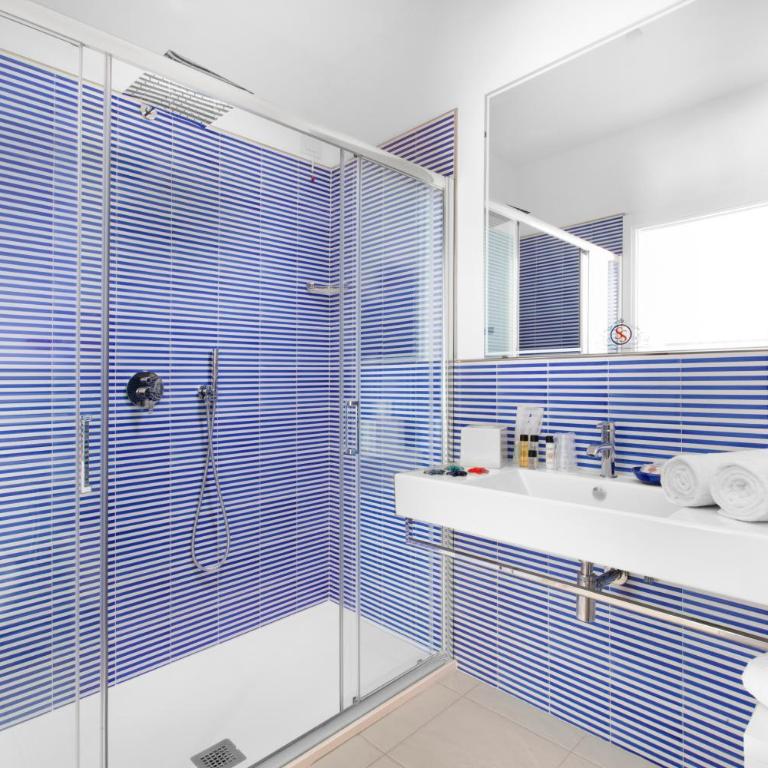 YourHome - Sersale Suites - Camera Tripla con Vista Città - 5