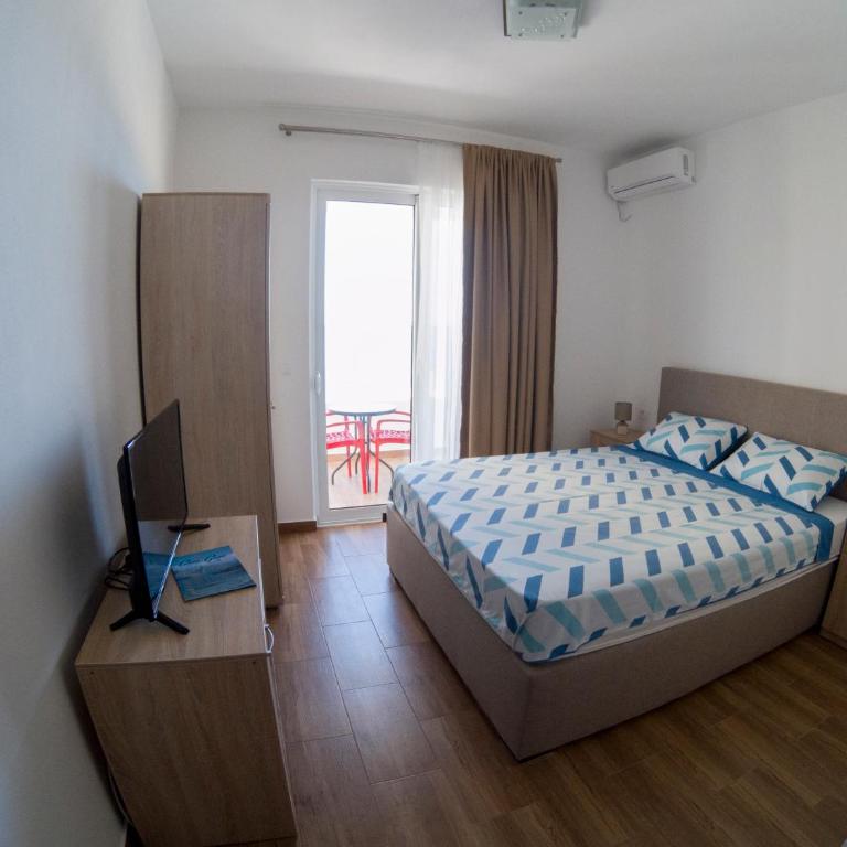 Queen Apartments & Rooms - Deluxe Double Room - 8