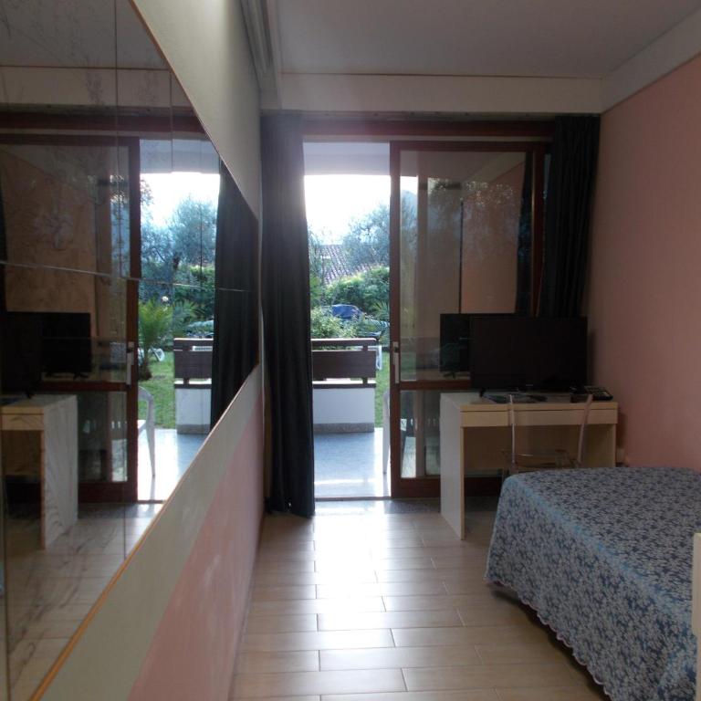 Hotel Laura Christina - Camera Singola con Vista Lago - 1