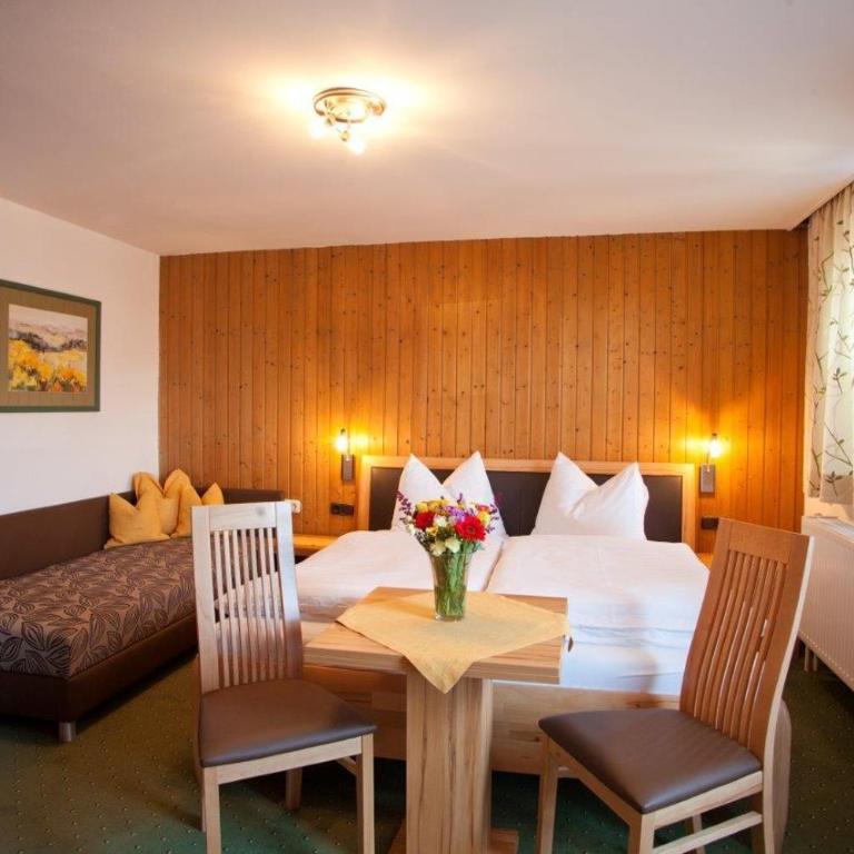 Pension Schierl - Dreibettzimmer - 1