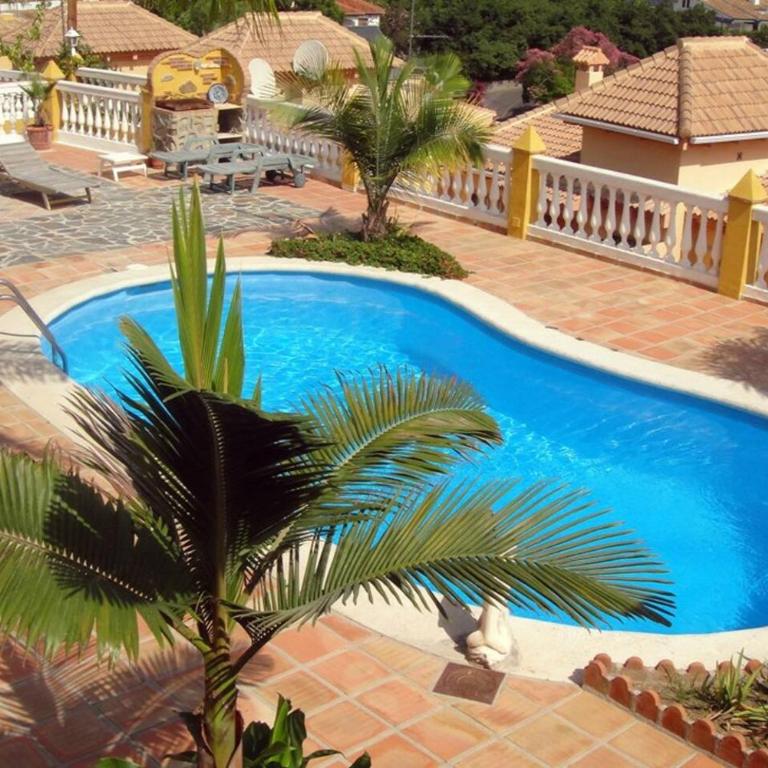 CHALET CON PISCINAS Y VISTAS DE ENSUEÑO - Casa de 5 dormitorios - 13
