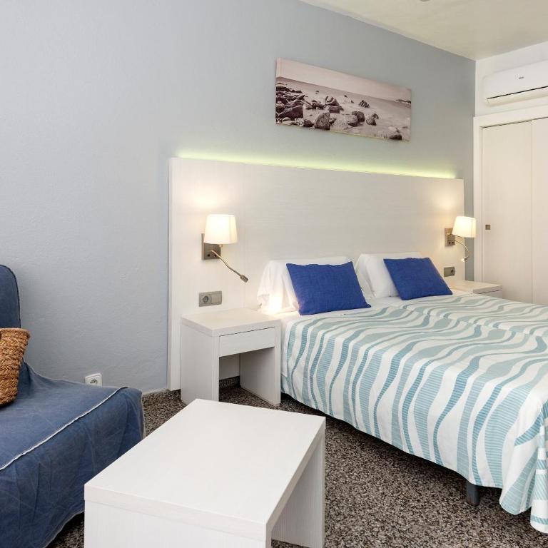 Hostal Pitiusa - Habitación Doble con baño privado - 2 camas - 10