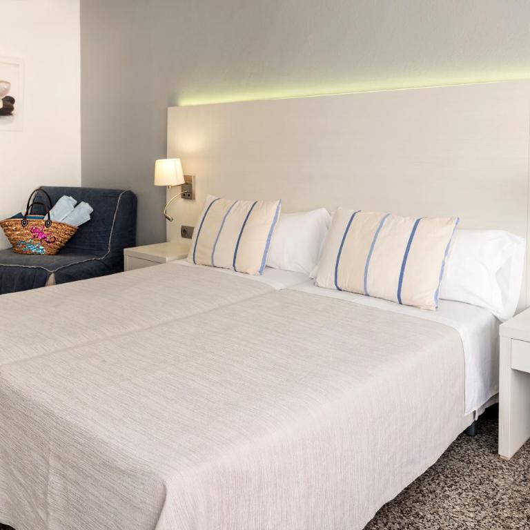 Hostal Pitiusa - Habitación Doble con baño privado - 2 camas - 12