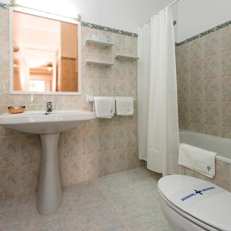 Hostal Pitiusa - Habitación Doble con baño privado - 2 camas - 13