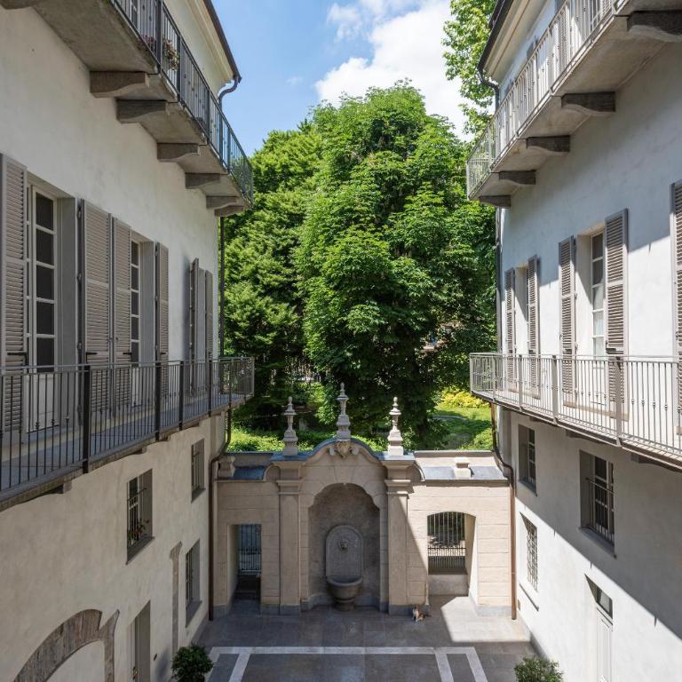 Palazzo Del Carretto-Art Apartments and Guesthouse - Apartment with Balcony - 10