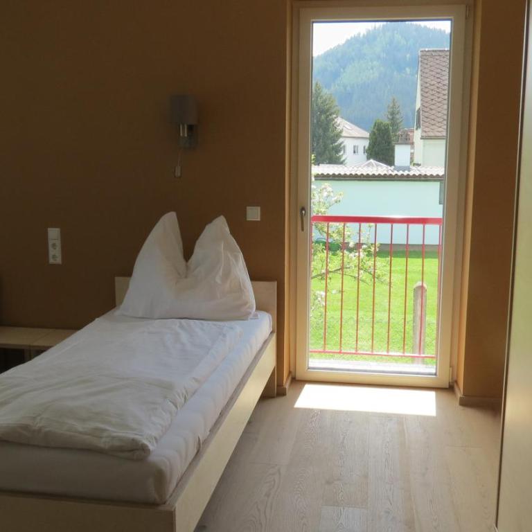 Gästehaus Eisenstrasse - Doppel-/Zweibettzimmer - barrierefrei - 7