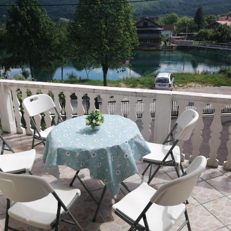 Amina River Apartment - Three-Bedroom Apartment with Lake View - 12