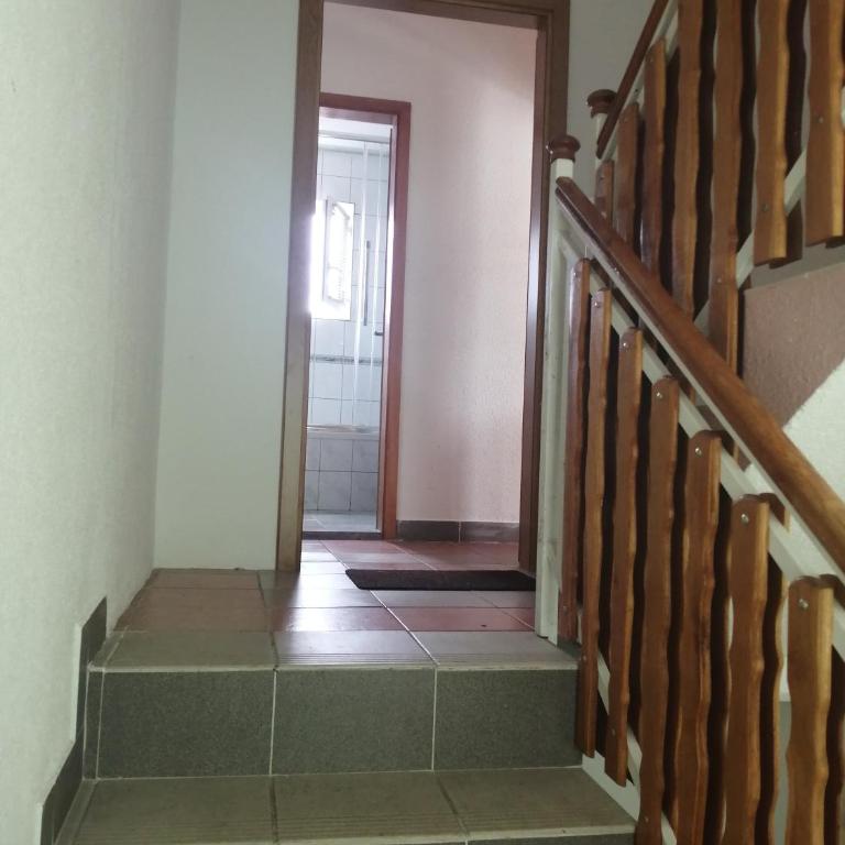 Amina River Apartment - Three-Bedroom Apartment with Lake View - 13