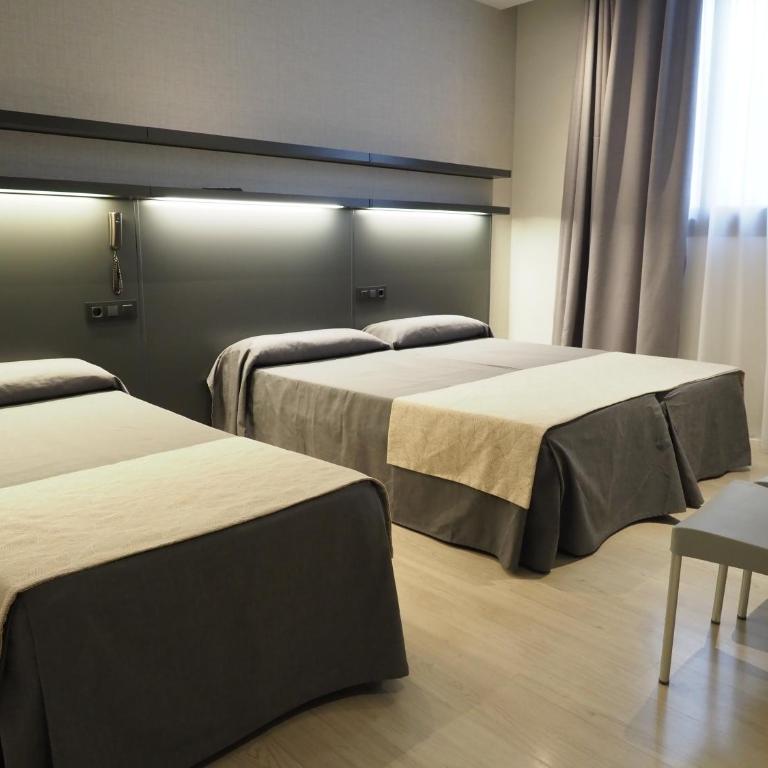 Hostal Benidorm - Triple Room - 7