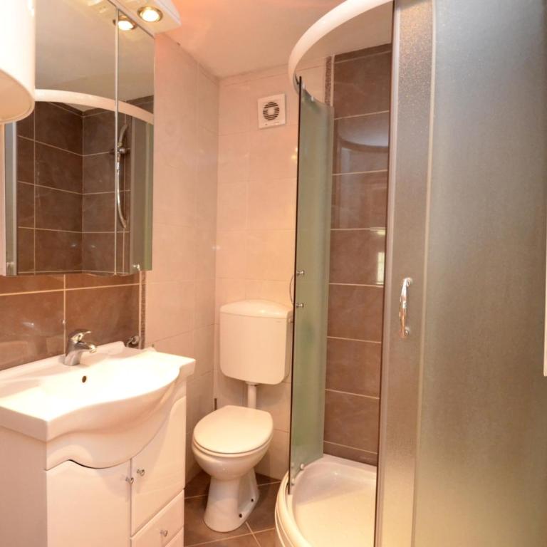 Apartments Kordić - One-Bedroom Apartment with Balcony and Sea View - 3