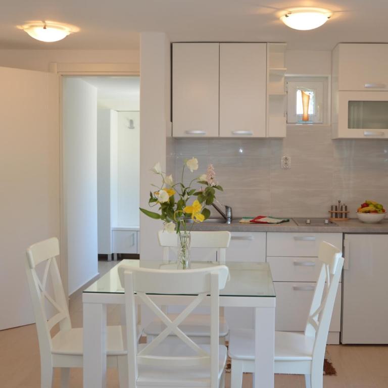 Apartments Kordić - One-Bedroom Apartment with Patio and Sea View - 6
