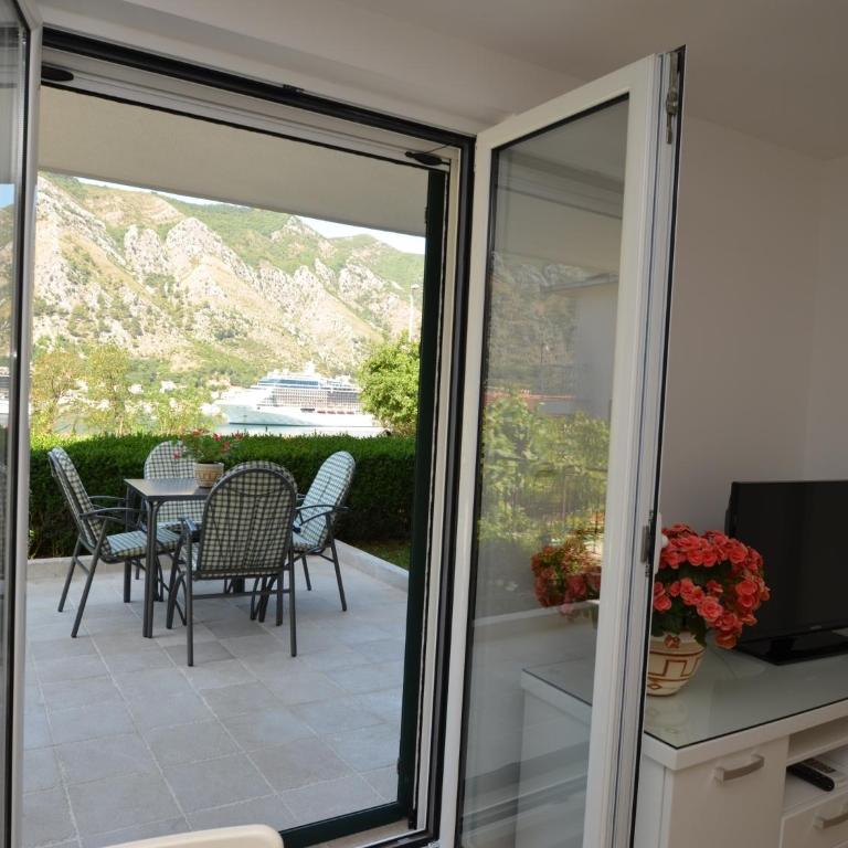 Apartments Kordić - One-Bedroom Apartment with Patio and Sea View - 4