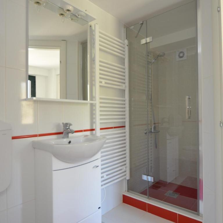 Apartments Kordić - One-Bedroom Apartment with Patio and Sea View - 9