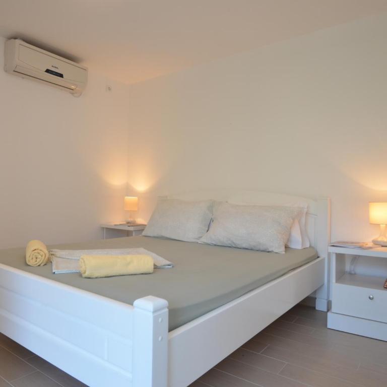 Apartments Kordić - One-Bedroom Apartment with Patio and Sea View - 3