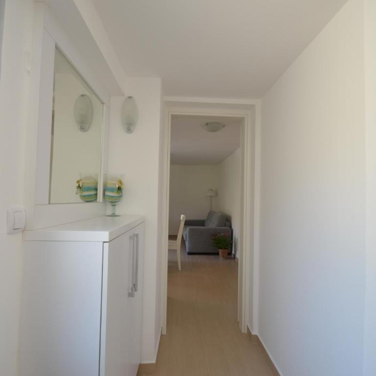 Apartments Kordić - One-Bedroom Apartment with Patio and Sea View - 10