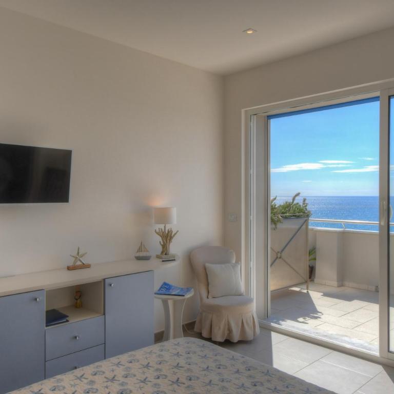 Vela d’Oro - Deluxe Double Room with Balcony and Sea View - 13