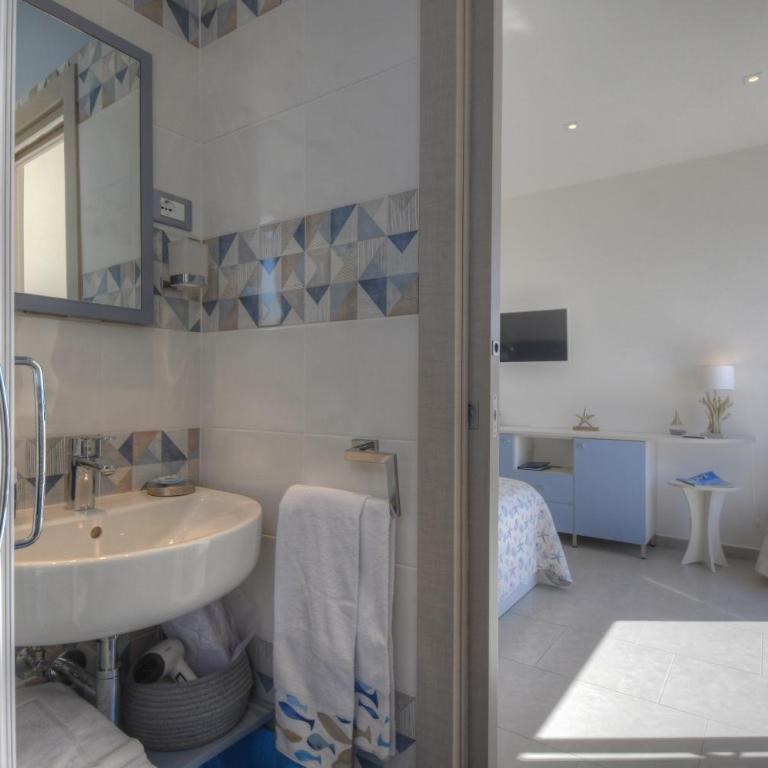 Vela d’Oro - Deluxe Double Room with Balcony and Sea View - 8