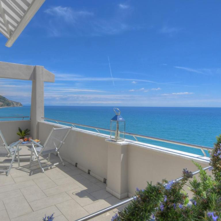 Vela d’Oro - Deluxe Double Room with Balcony and Sea View - 2