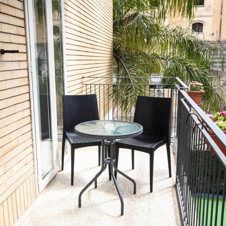 Rudiae Boutique - Camera Matrimoniale con Balcone - 1