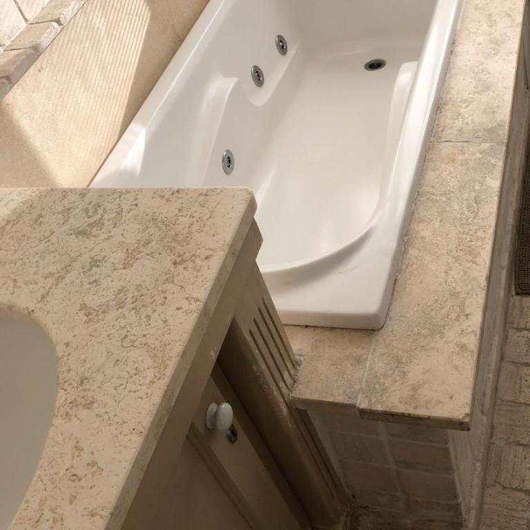 Villa des iris - Chambre Double avec Baignoire - 7