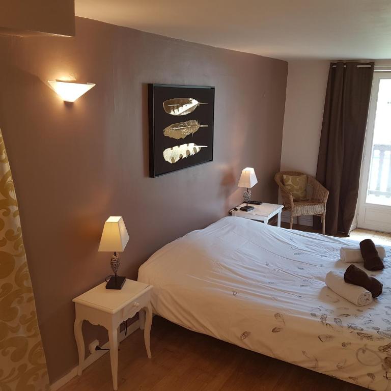 La Girandole Chambre d'hôtes et Location d'appartement - Chambre Double avec Balcon - 5