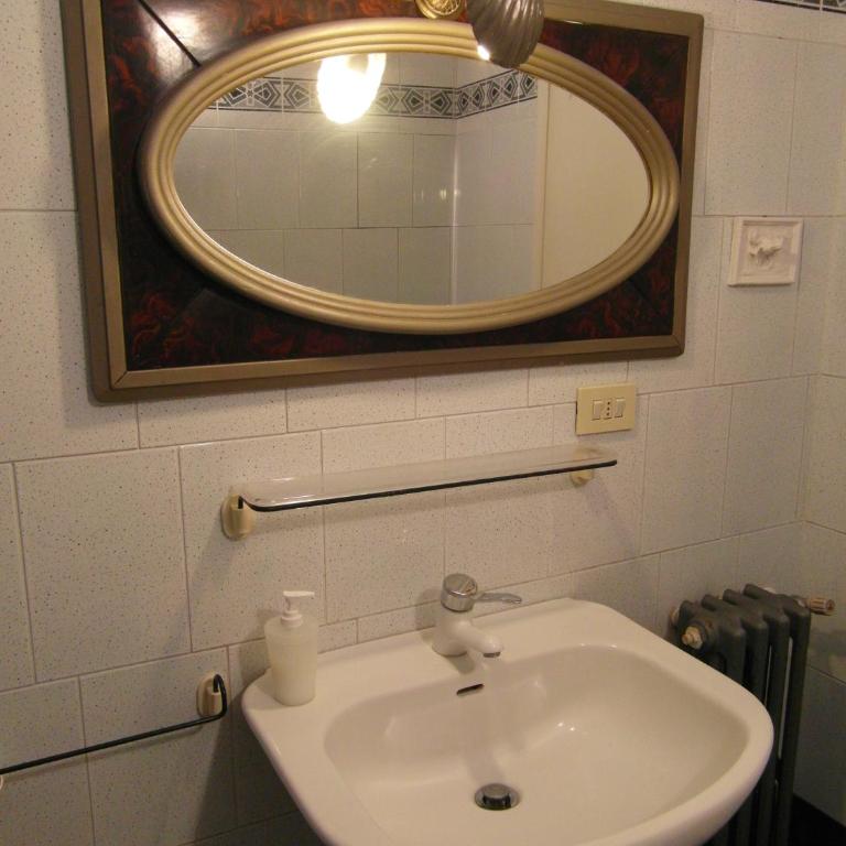 Abitazione Pigneto B&B - Camera Matrimoniale con Bagno in Comune - 11