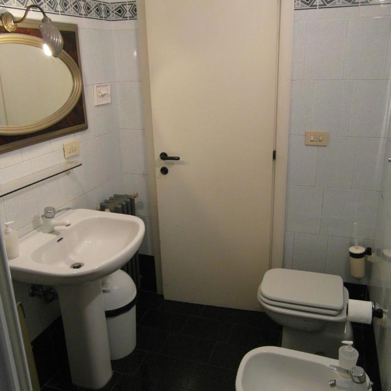 Abitazione Pigneto B&B - Camera Matrimoniale con Bagno in Comune - 10