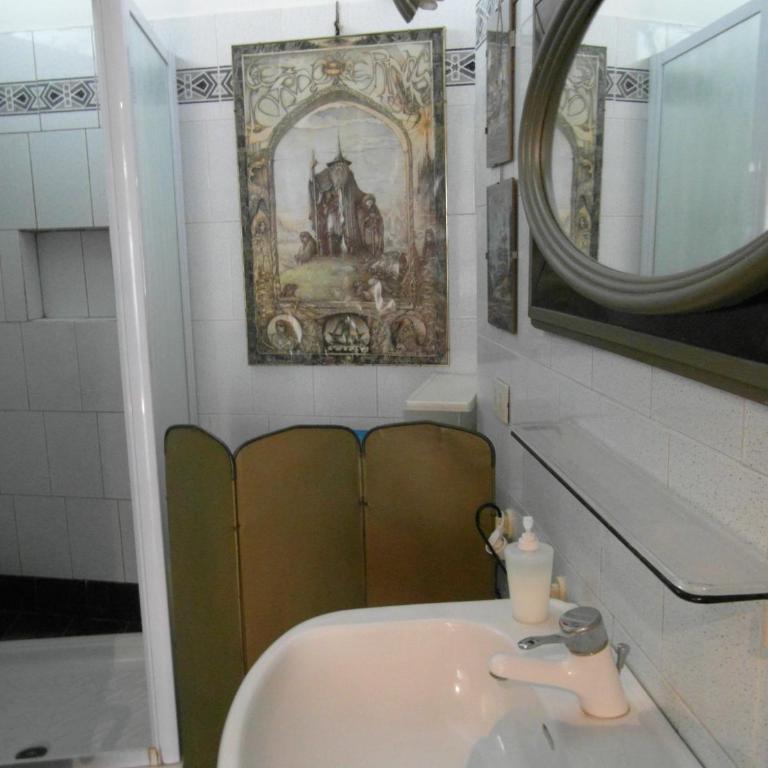 Abitazione Pigneto B&B - Camera Matrimoniale con Bagno in Comune - 9