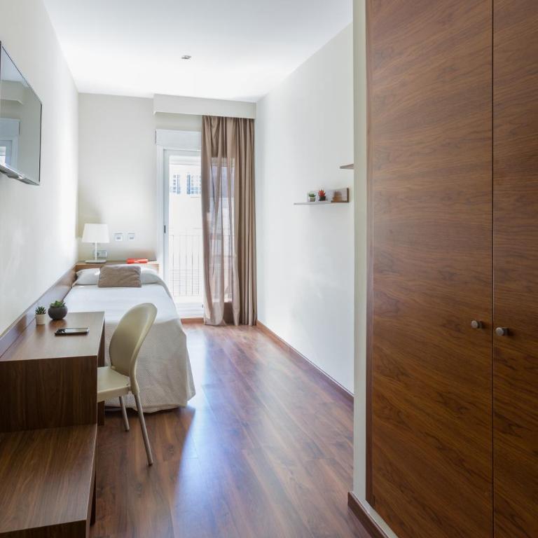 Center City Flats - Standard Double Room (4 Adults + 2 Child) - 10