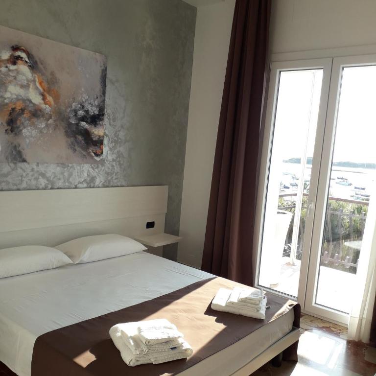 B&B L'Isola - Camera Matrimoniale con Vista Mare - 1
