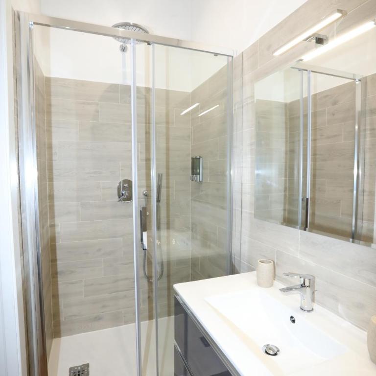 Unique luxury apartment and rooms - Camera Matrimoniale Deluxe - 14