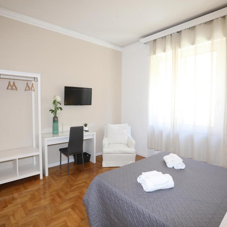 Unique luxury apartment and rooms - Camera Matrimoniale Deluxe - 3