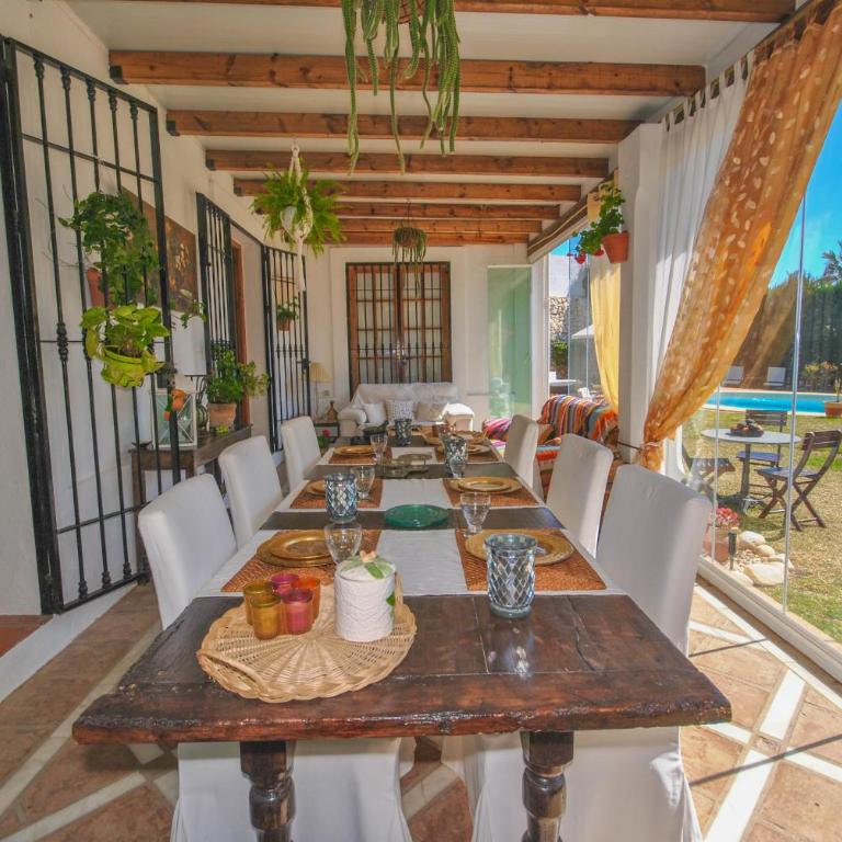 Villa CaraVane - Habitación Doble Deluxe con balcón y vistas a la piscina - 12