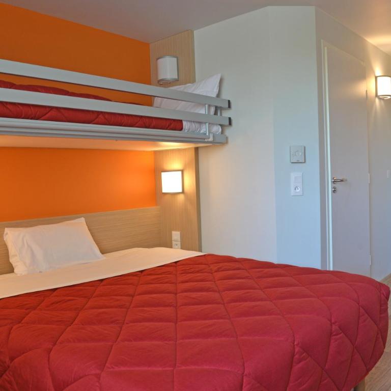Premiere Classe Reims Nord - Bétheny - Chambre Triple (1 Lit Double et 1 Lit Simple) - 2