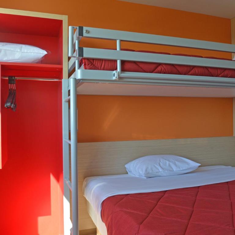 Premiere Classe Reims Nord - Bétheny - Chambre Triple (1 Lit Double et 1 Lit Simple) - 3