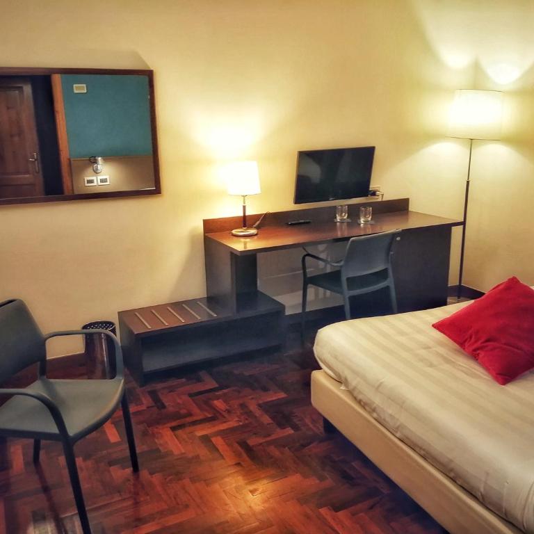 Locanda Giustini - Camera Standard Matrimoniale/Doppia con Letti Singoli - 1