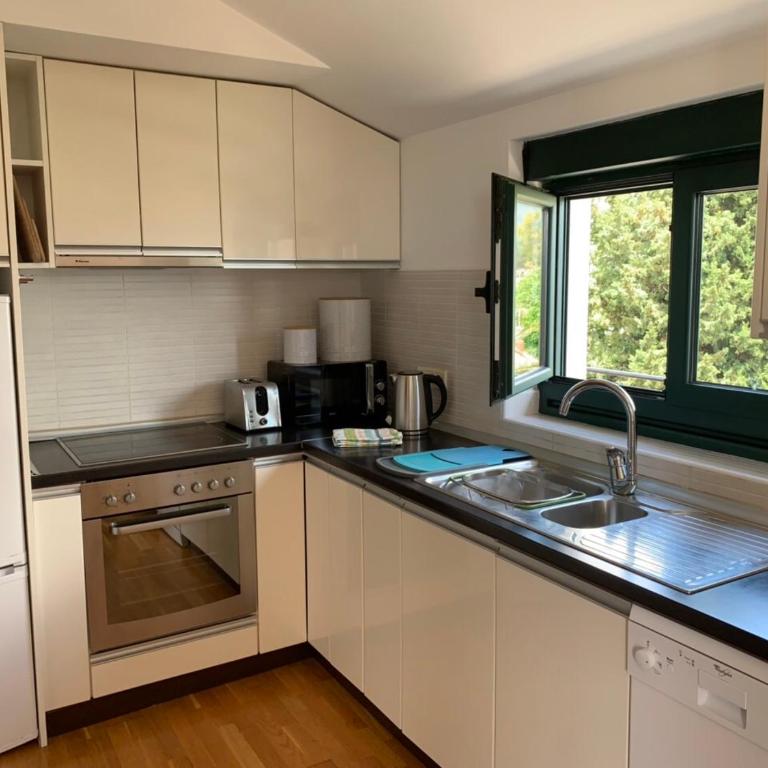 Monteview Loft Apartment - Studio Apartment with Sea View - 18