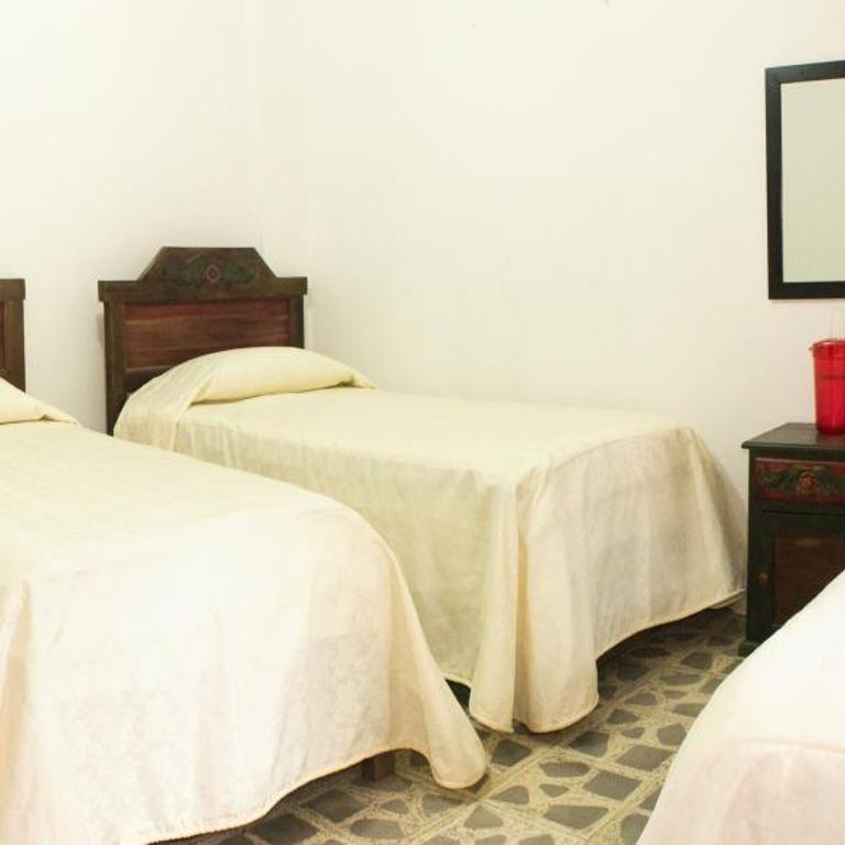 Hotel La Casona - Habitación Familiar con baño privado - 2