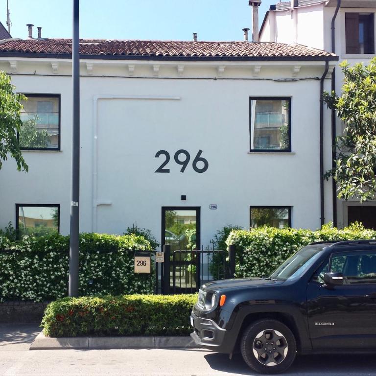 Guest House 296 - Camera King con Balcone - 13
