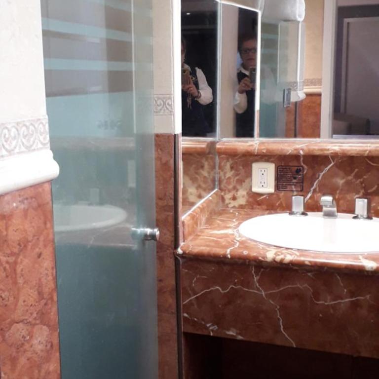 Hotel Mexicali - Habitación Doble Estándar con 2 camas dobles - 6