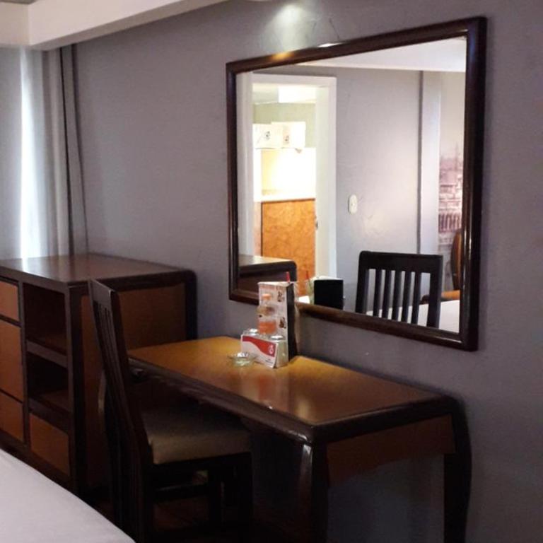 Hotel Mexicali - Habitación Doble Estándar con 2 camas dobles - 4
